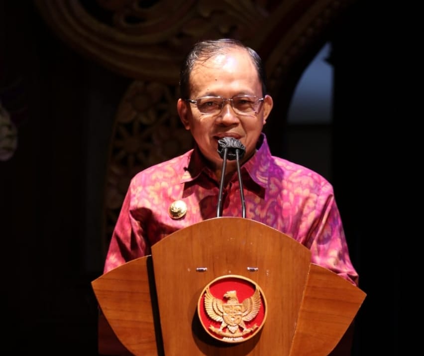 Gubernur Bali, Wayan Koster umumkan perpanjangan PPKM skala mikro