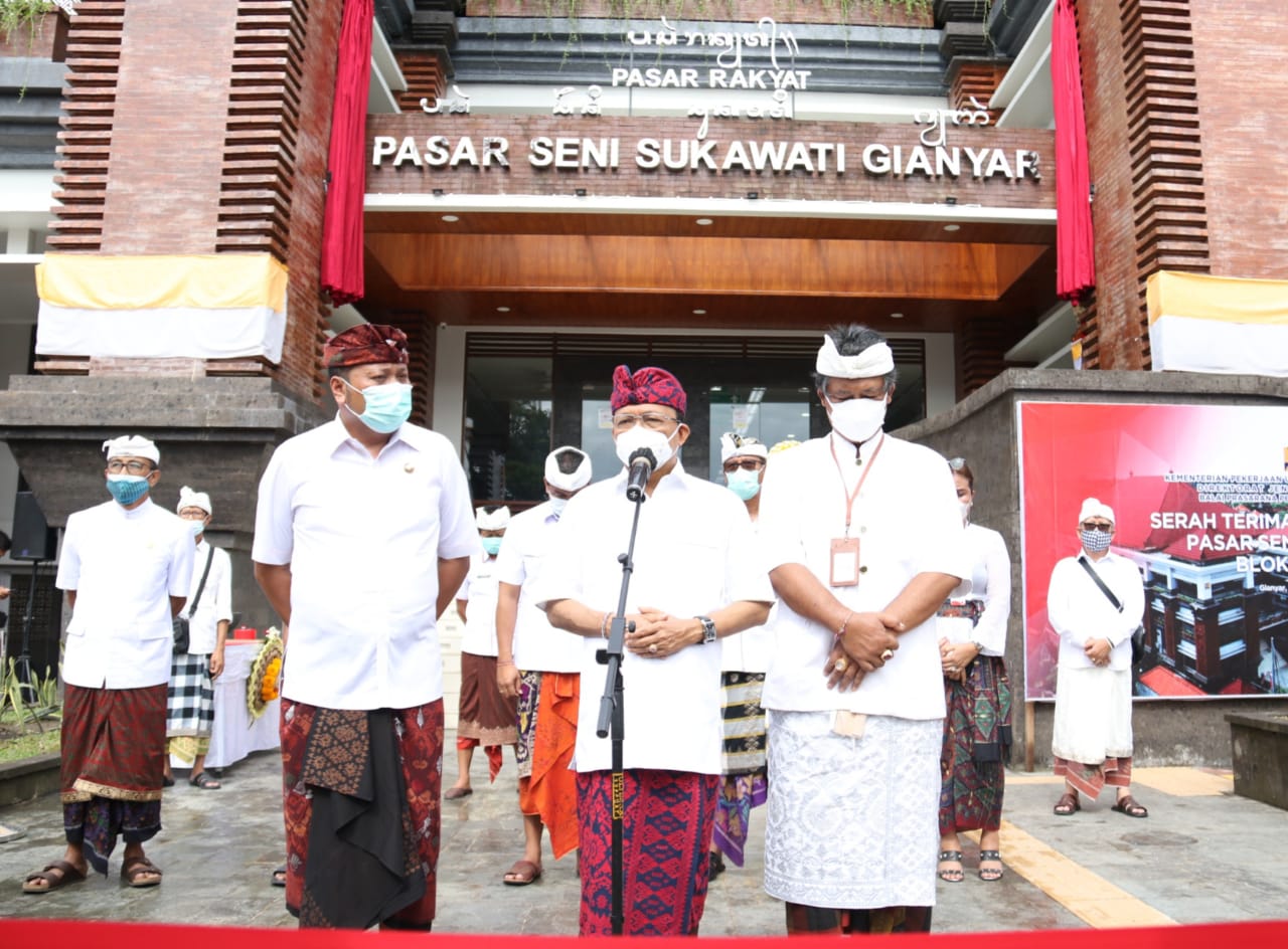 Gubernur Bali Wayan Koster memberikan sambutan saat peresmian Pasar Sukawati