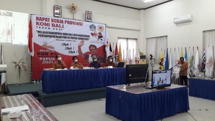 Ketut Suwandi, Budi Adnyana, Maryoto Subekti dan IGN Oka Darmawan saat memimpin sidang Rakerprov KONI Bali secara virtual di KONI Bali, Selasa (9/3/2021).