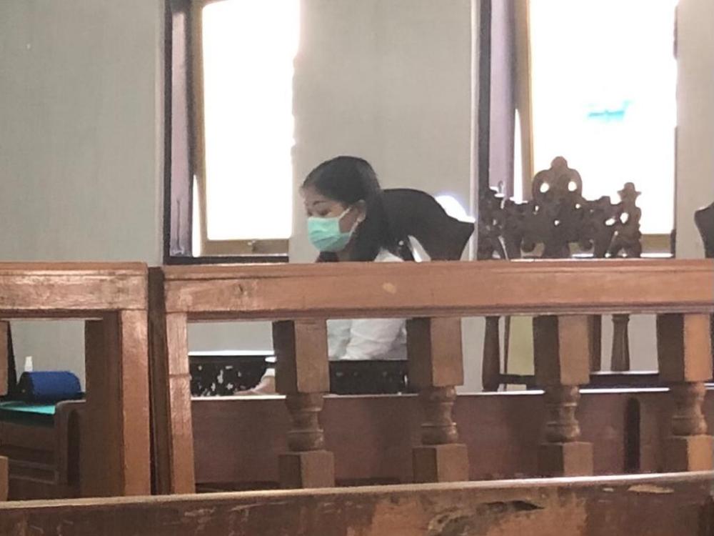 terdakwa Ni Wayan Pridayanti (32) , saat menjalani persidangan di Pengadilan Negeri Denpasar