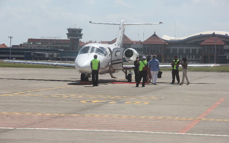 Operator Pesawat jet pribadi di Bandara Internasional Ngurah Rai Bali mendapatkan banyak pertanyaan dari wisatawan yang terjebak di Bali akibat PPKM Darurat.Bisnis