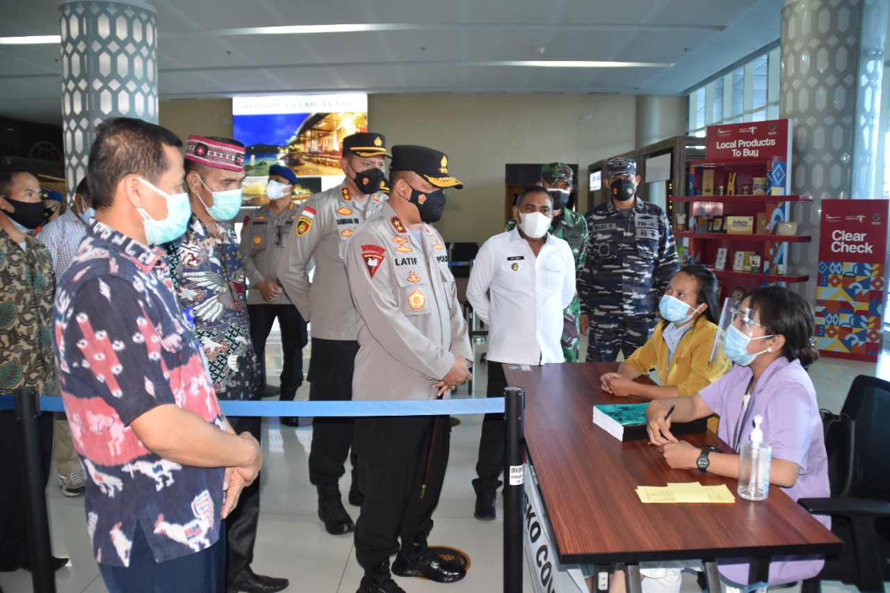 Kapolda NTT Irjen Pol. Lotharia Latif didampingi Kapolres Manggarai Barat AKBP Bambang Hari Wibowo menggelar kunjungan kerja ke Manggarai Barat 