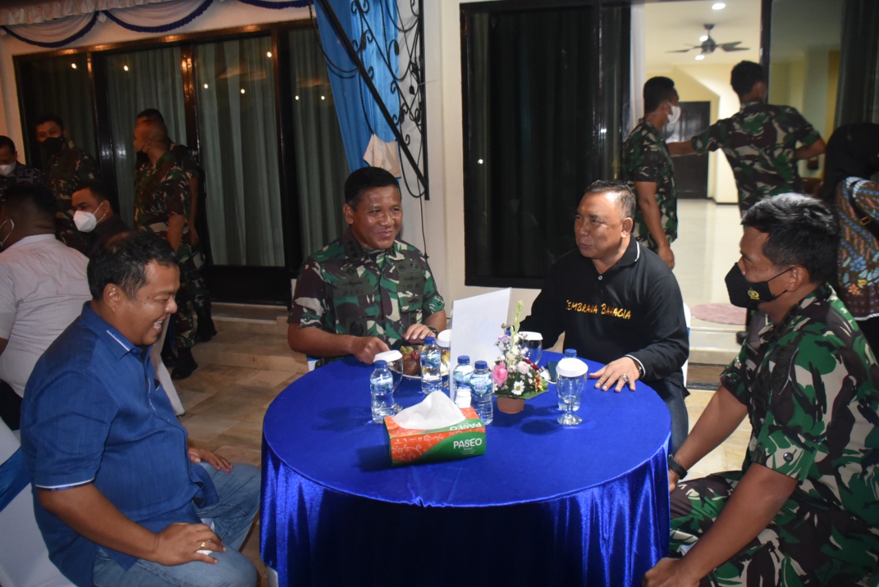 Wakil Kepala Staf TNI AL (Wakasal) Laksdya TNI Ahmadi Heri Purwono, disambut dan dijamu Bupati Jembrana I Nengah Tamba. 