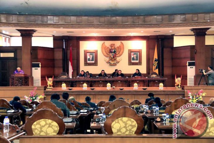 PDI Perjuangan Bali dukung Keputusan Gubernur Bali tentang besaran penyertaan modal di BPD Bali.