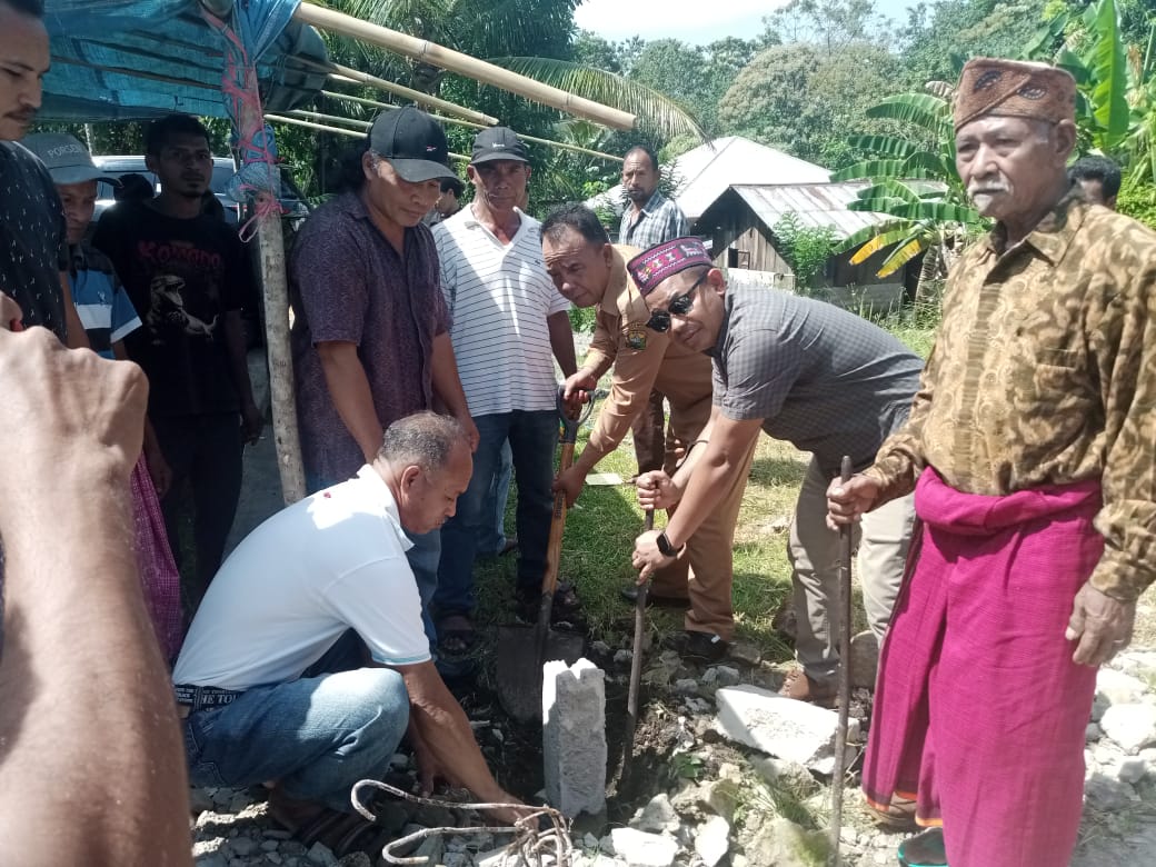 Stefanus Gandi saat menghadiri acara peletakan batu pertama pembangunan gereja St.Petrus, Tado Nunang, Satar Mese pada Senin, 30 Mei 2022.