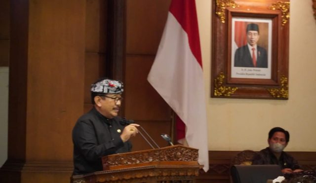 Wakil Gubernur Bali, Cok Ace saat sidang paripurna DPRD Bali.