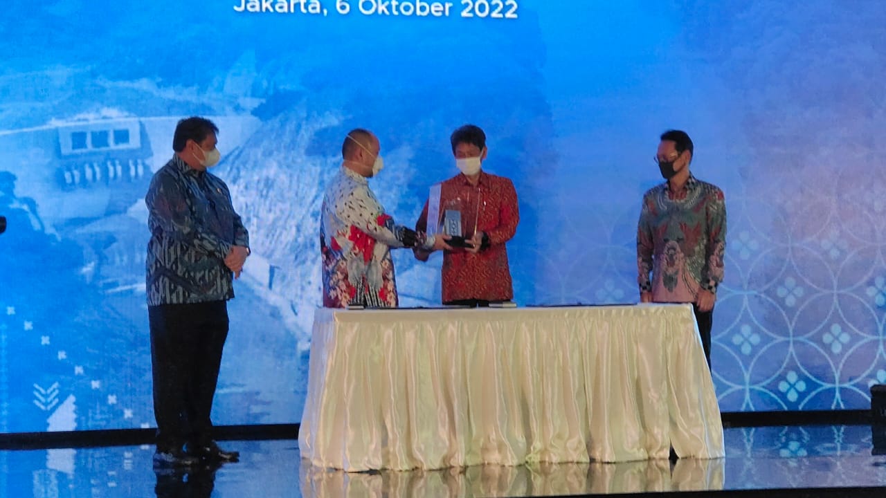 Launching agreement  PT Kayan Hydro Energy dan Sumitomo Corporation yang digelar di Hotel Fairmont Jakarta, Kamis (6/10), disaksikan Menteri Koordinator Bidang Perekonomian (Menko Perekonomian) Airlangga Hartarto.