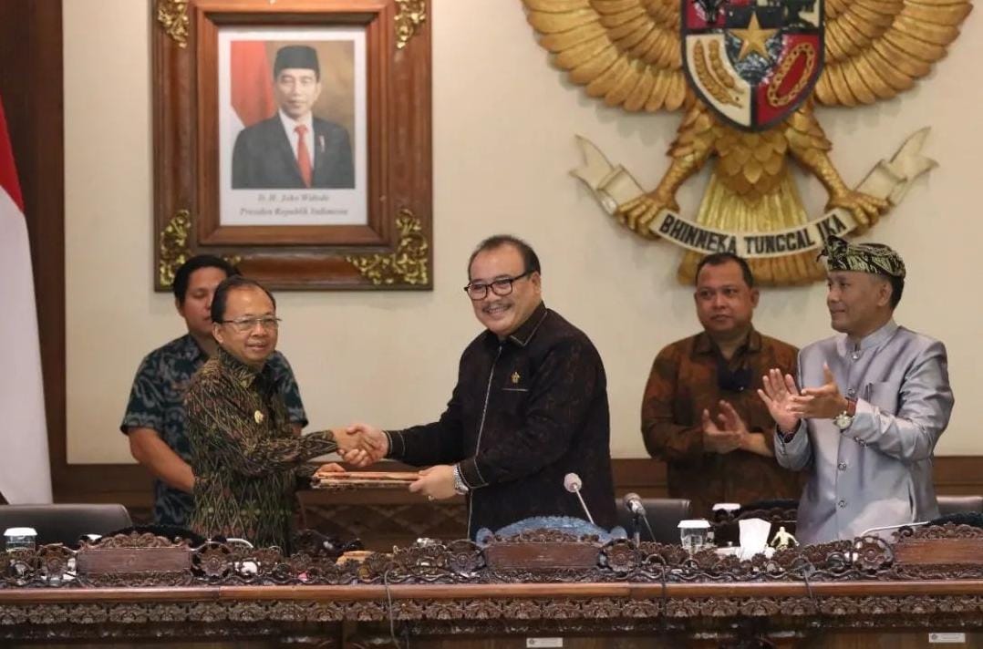 Gubernur Bali, I Wayan Koster dan Wakil Ketua DPRD Provinsi Bali, I Nym Sugawa Korry.