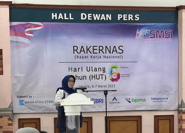 Ketua Dewan Pers, Ninik Rahyu saat menyampaikan sambutan sebelum membuka secara resmi Rakernas SMSI 2023 di Hall Dewan Pers, Jakarta 6 Maret 2023. 