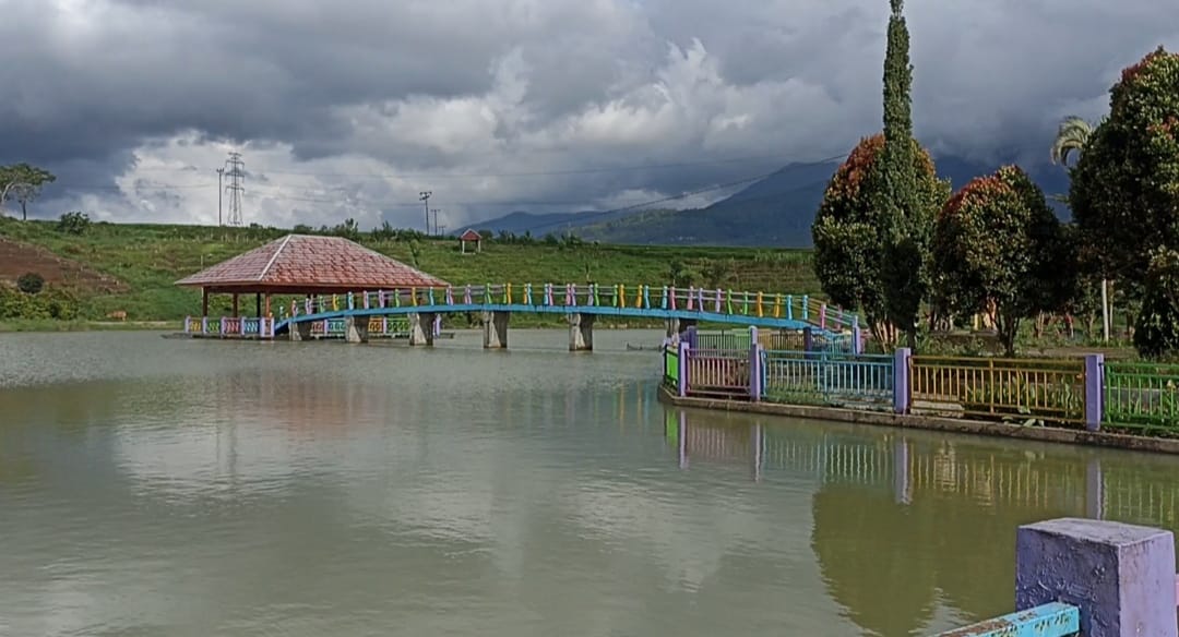 Panorama Spot Wisata Tambak Dalo Manggarai. 