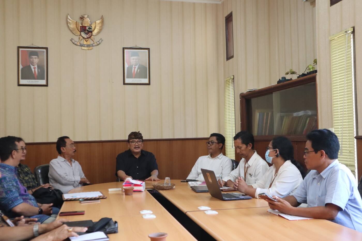 Ketua DPD Partai Golkar Bali, Nyoman Sugawa Kori menerima audiensi Pengurus Persatuan Perawat Nasional Wilayah Bali bersama pengurus kabupaten se Bali, pada Kamis (9/3/2023) di Kantor Golkar Bali jl Patimura Denpasar. 