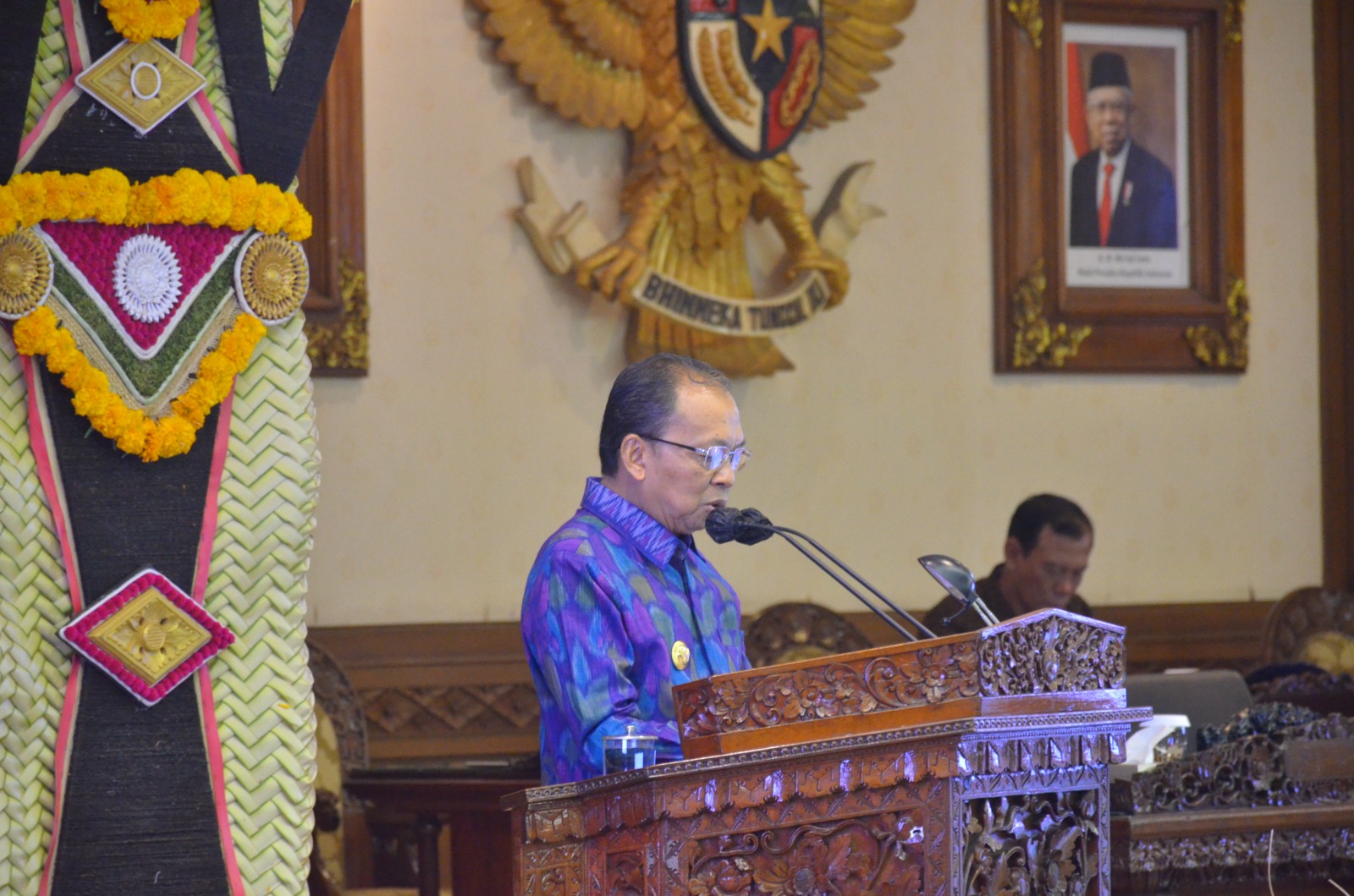 Gubernur Bali, Wayan Koster menyampaikan sambutan dalam Rapat Paripurna DPRD Bali, pada Rabu, 28 Juni 2023 di ruang sidang utama DPRD Bali. 