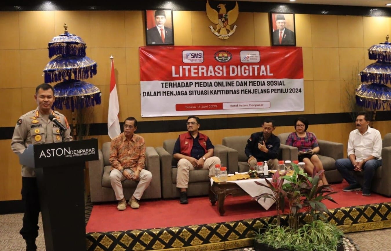 Kabid Humas Polda Bali, Stefanus Satake Bayu saat menyampaikan sambutan pembukaan Diskusi yang digelar Dit Intelkam Polda Bali, Selasa 13 Juni 2023 di Hotel Aston Denpasar. 