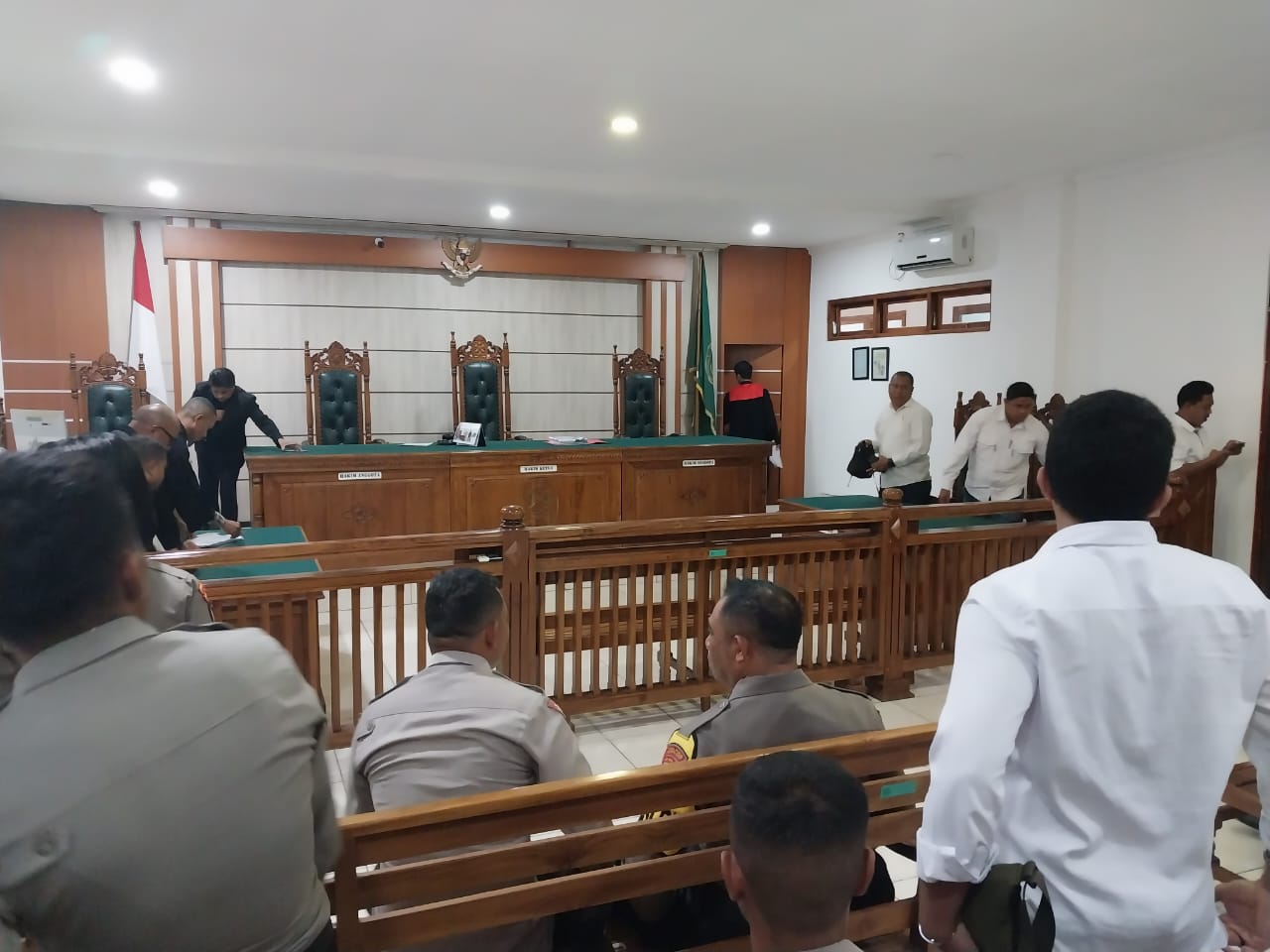 Suasana ruangan sudang di PN Labuan Bajo usai sidang putusan Praperadilan Kasus Wae Wuul.