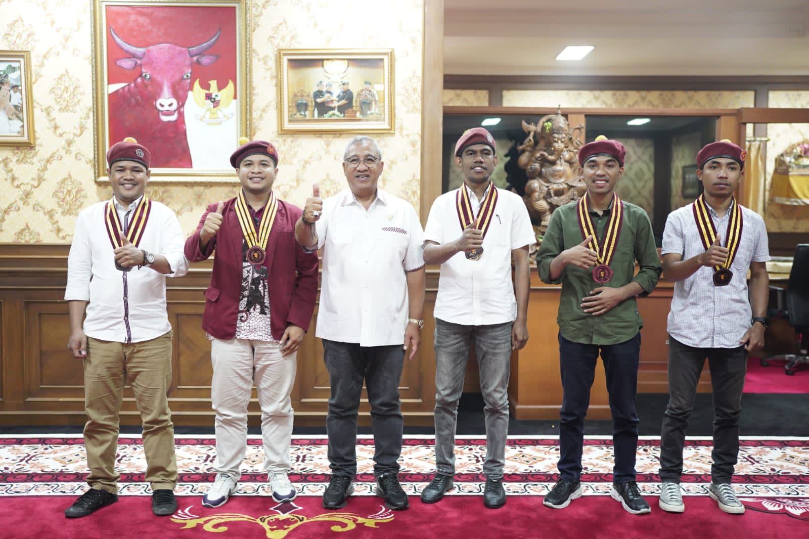 Pengurus Pusat PMKRI bersama Pengurus PMKRI DPC Denpasar dan Panitia KSN, diterima Ketua DPRD Badung Putu Parwata di ruang kerjanya. 